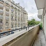 T2 avec Superbe Balcon à Paris 17ème