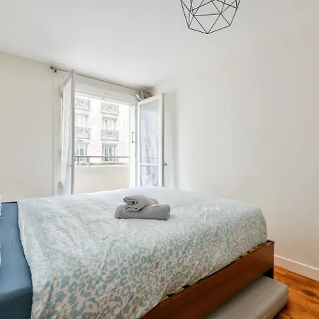 Apartment T2 Avec Superbe Balcon A 17eme Paris