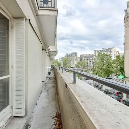 T2 Avec Superbe Balcon A 17eme Parigi